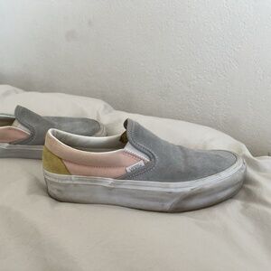 Platform Slip-On VANS Color block. Women's size: 7! In USED condition! Pastels!